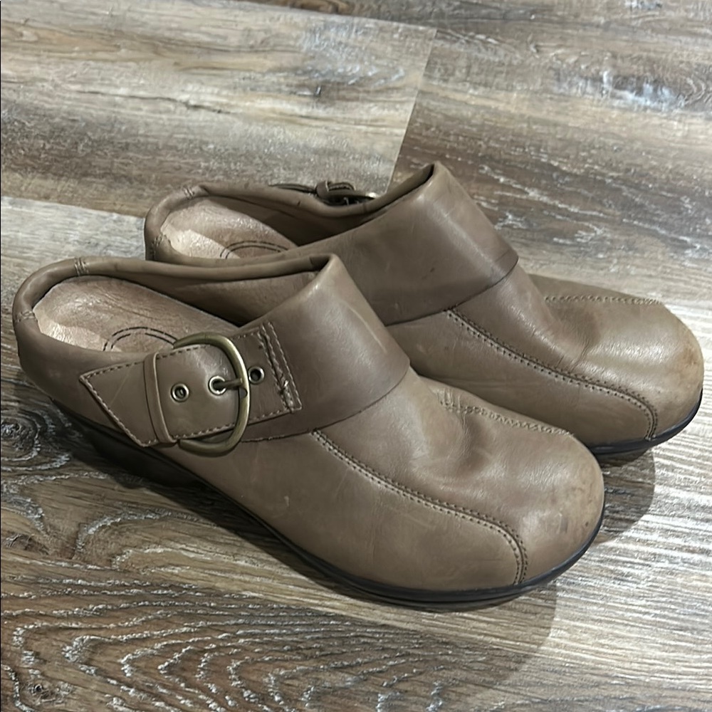 Sanita Women's Brown taupe Leather Slip-On Shoes clogs size 41